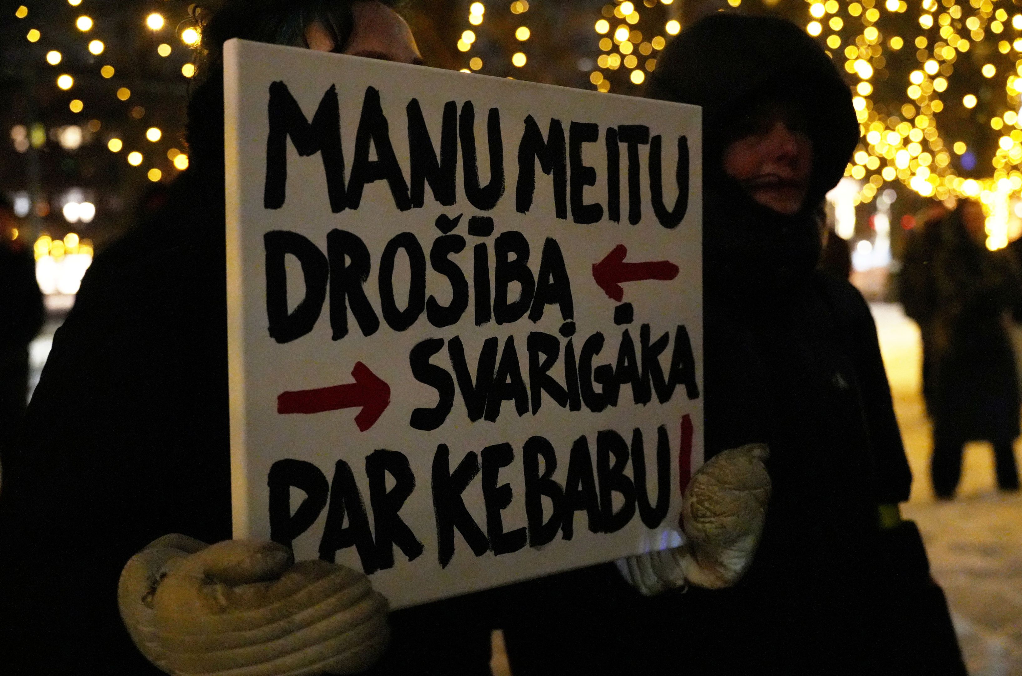 Pie Ministru kabineta protestē pret migrantu kvotām