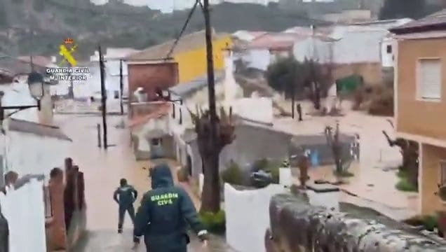 Portugāli plosa plūdi