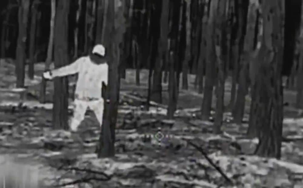 Ukrainas aizstāvji naktī ar droniem mežā uzbrūk okupantu kājniekiem