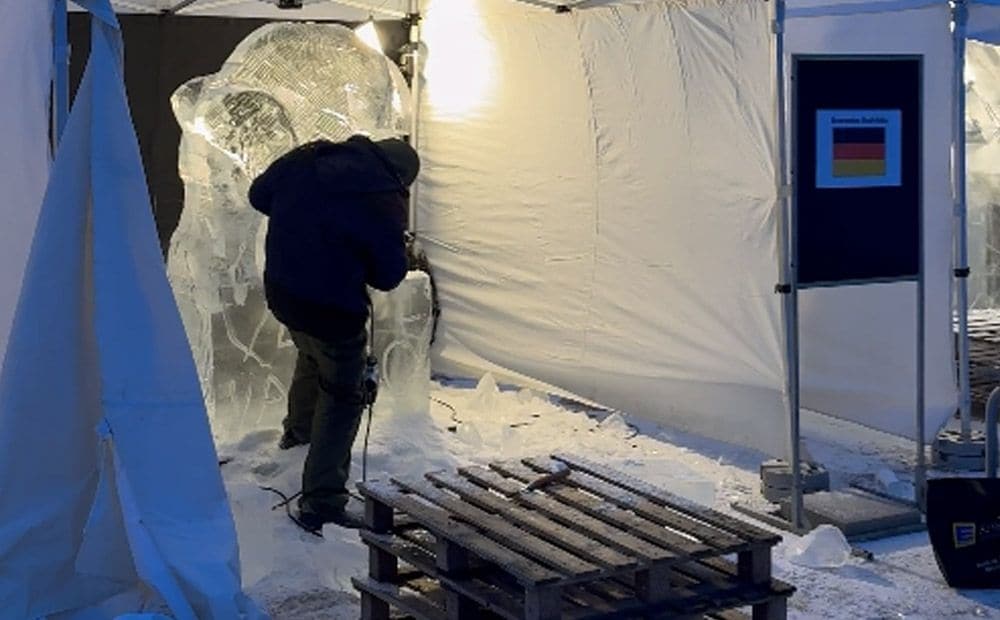 Jelgavā notiek gatavošanās ledus skulptūru festivālam