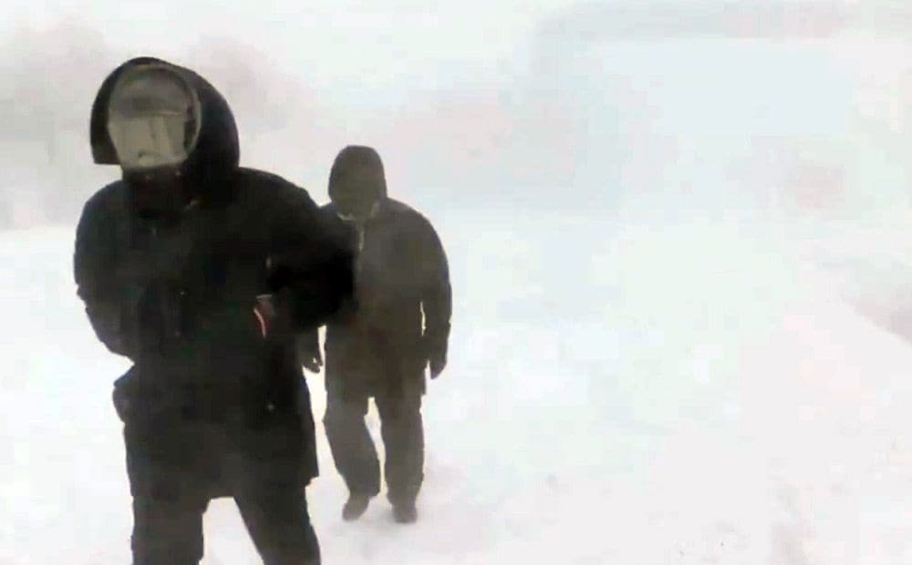 Vētra ar sniegputeni paralizē dzīvi Čukotkā