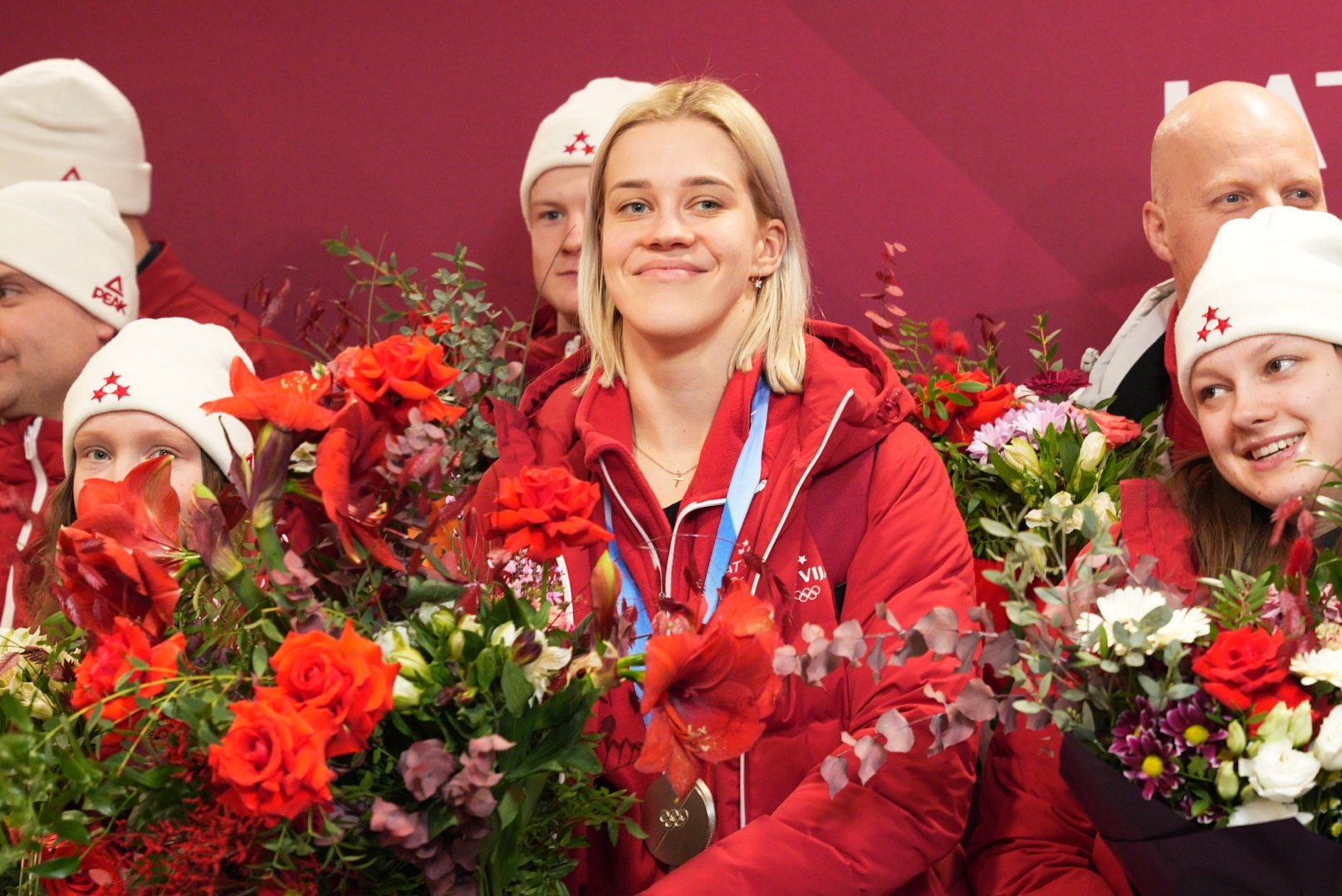 Rīgā sagaida Latvijas olimpiešus, tostarp sudraba medaļas ieguvēju Elīnu Ievu Botu