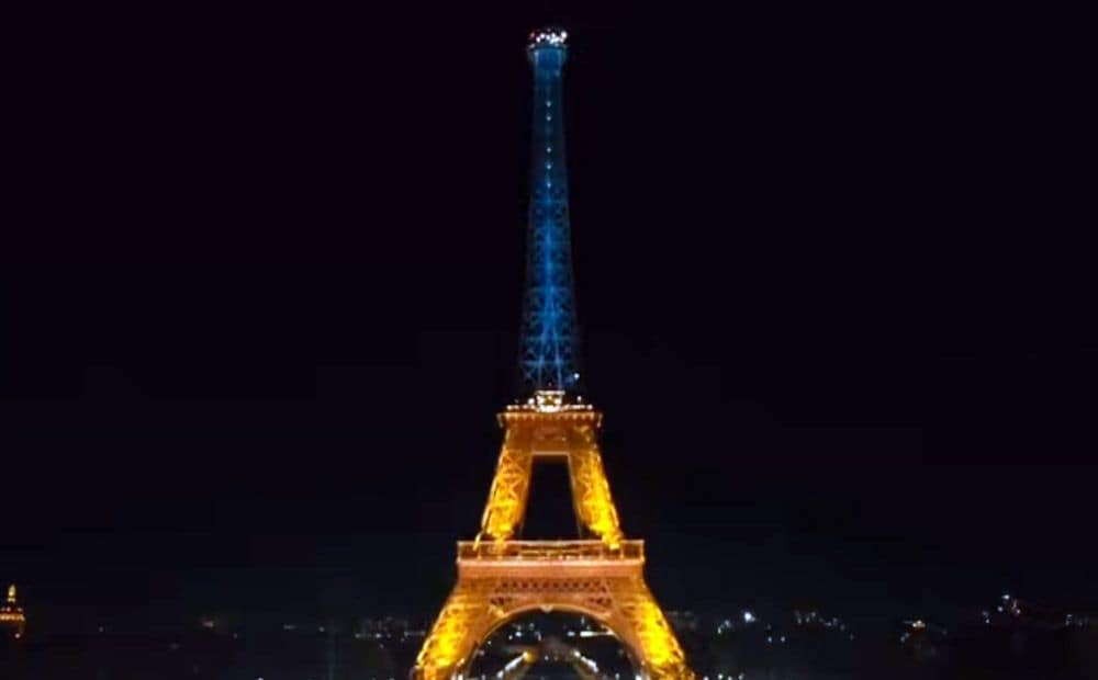 Parīzē izgaismo Eifeļa torni Ukrainas karoga krāsās