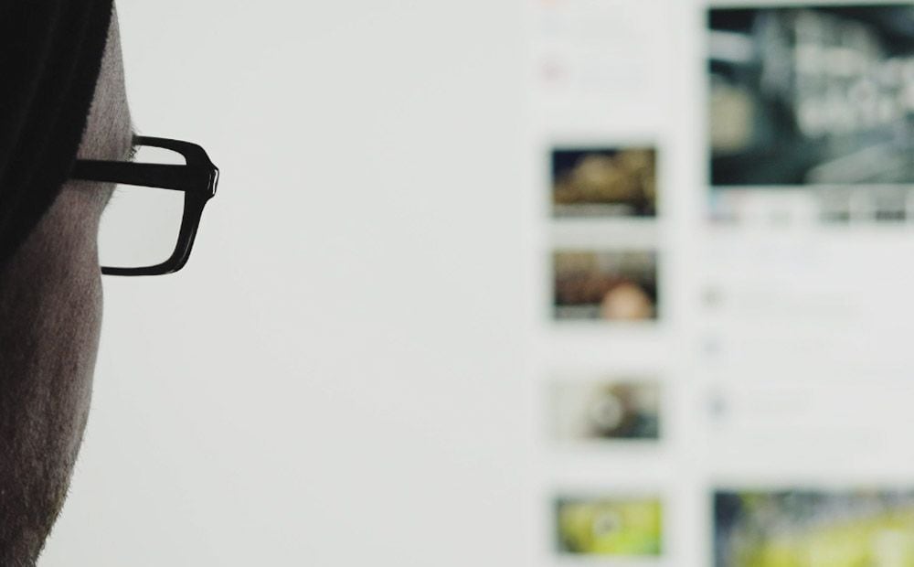 Vai viedtālruņi mūs tiešām slepeni noklausās?