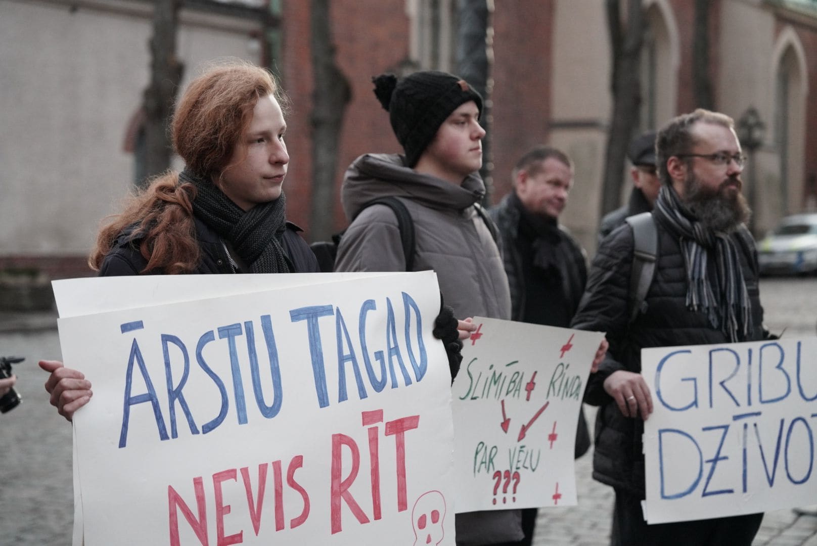 Pie Saeimas pieprasa tautai pieejamu taisnīgu veselības aprūpi