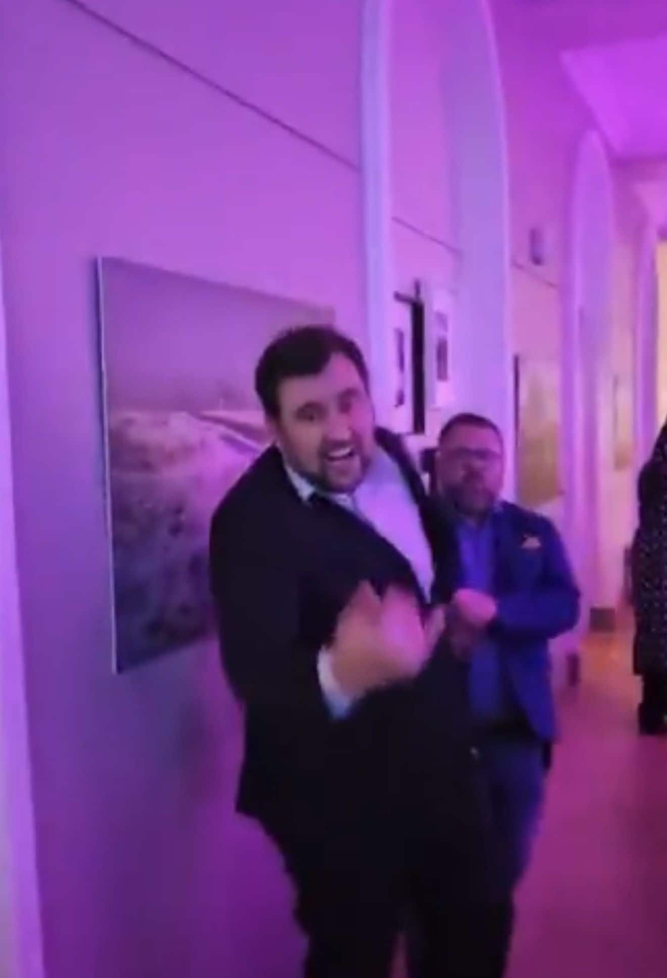 Manāmi iereibis Rīgas domes deputāts Rūdolfs Brēmanis salidojumā uzsāk kautiņu