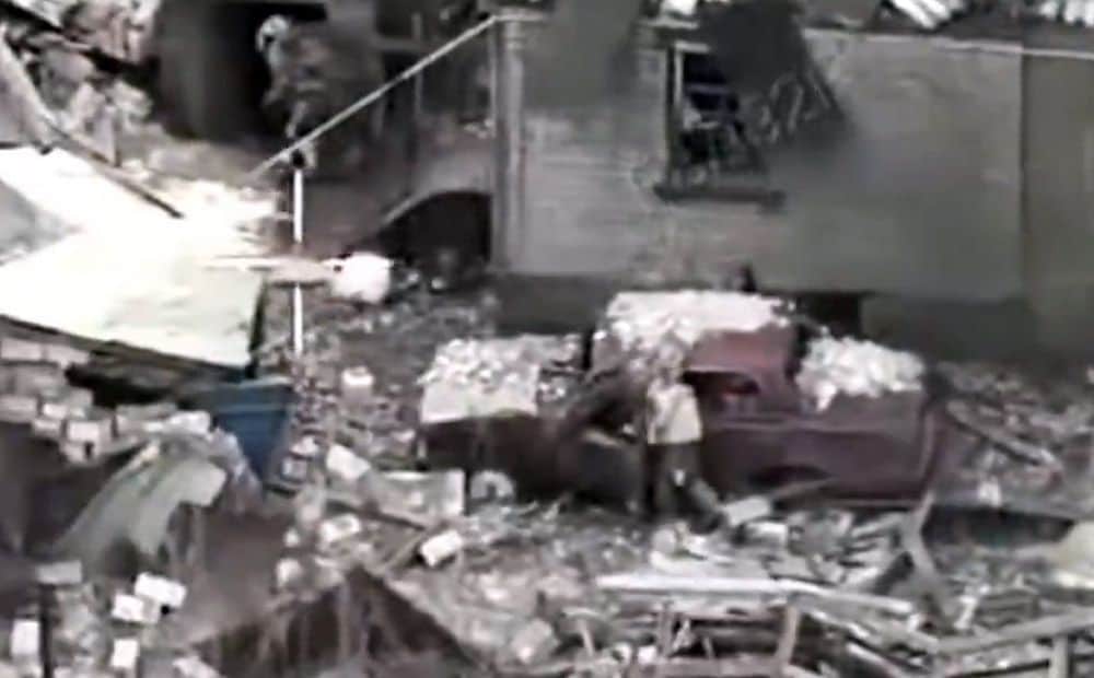 Krievu okupants, bēgot no FPV drona, mēģina paslēpties "Ladā"