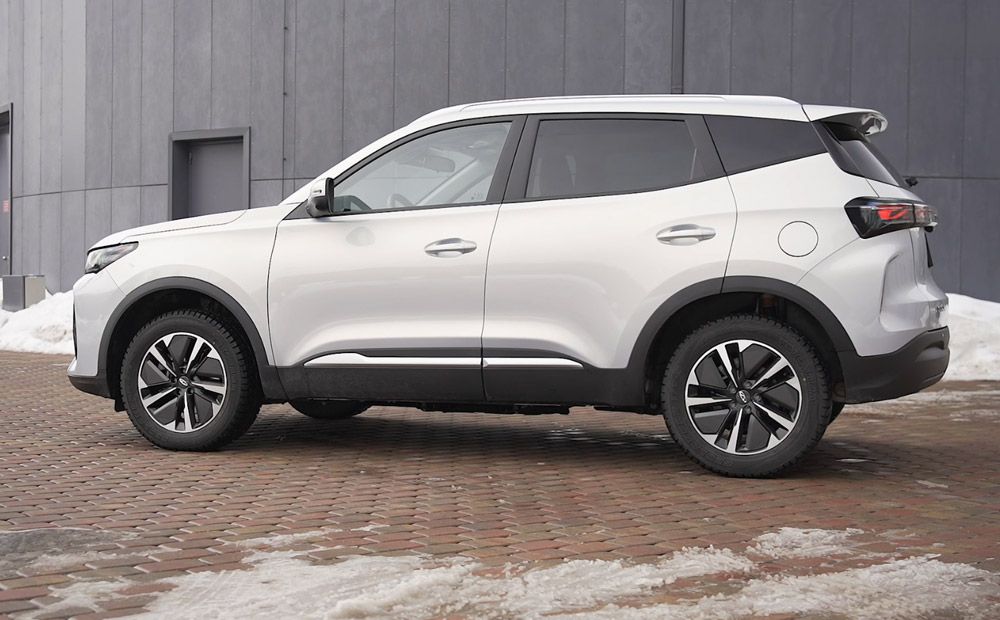 Hibrīda krosovers par 25 tūkstošiem. Chery Tiggo 4 apskats