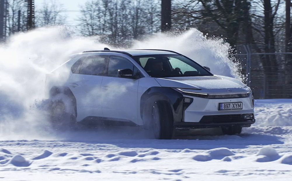 Jaunākais Toyota bZ4x uzveic Latvijas ziemu