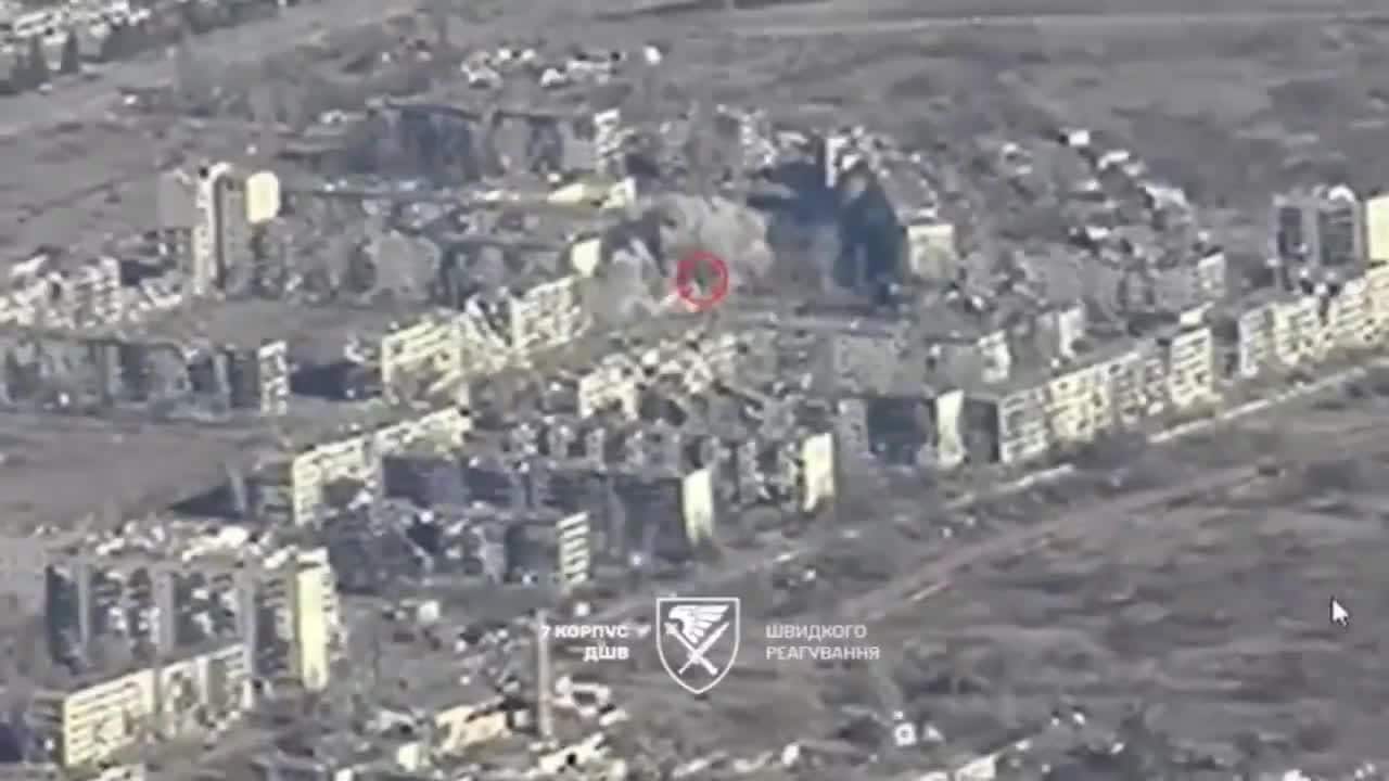 Ukrainas MiG-29 iznīcinātājs nomet bumbas uz okupantu pozīcijām Pokrovskas dienvidos