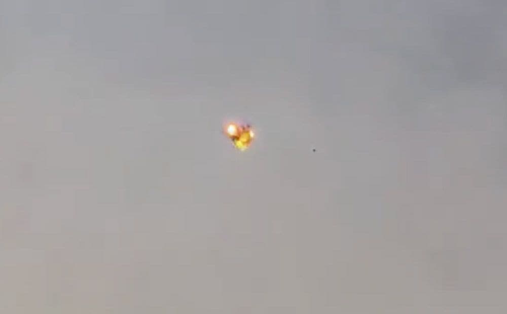 Ukrainas pārtvērējdroni uzbrūk okupantu dronam