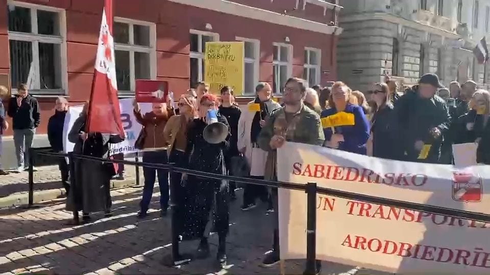 Iedzīvotāji protestē pret grozījumiem Darba likumā