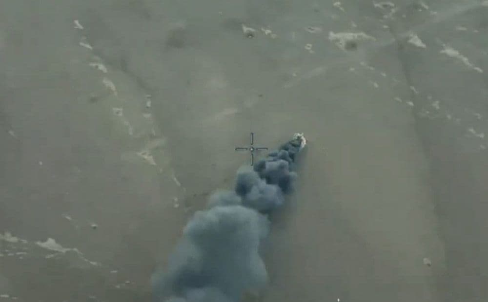 Degošs okupantu helikopters Ka-52 Pokrovskas virzienā