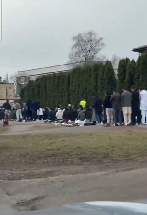 Rīgā musulmaņi uzrīkojuši lūgšanas