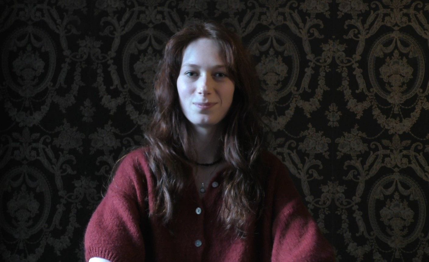 JRT aktrise Evelīna Priede skaidro vai skatuve ir sieviete vai vīrietis