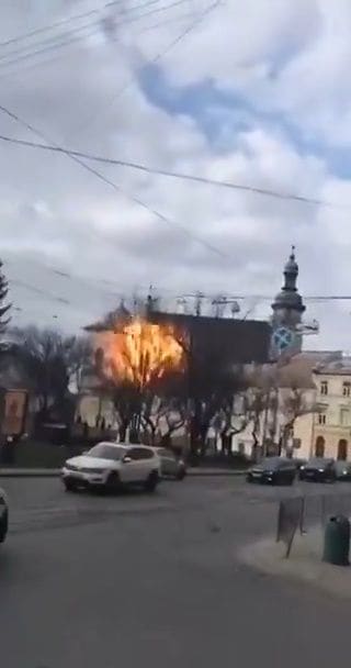 Krievijas drons ietriecas Ļvivas baznīcā