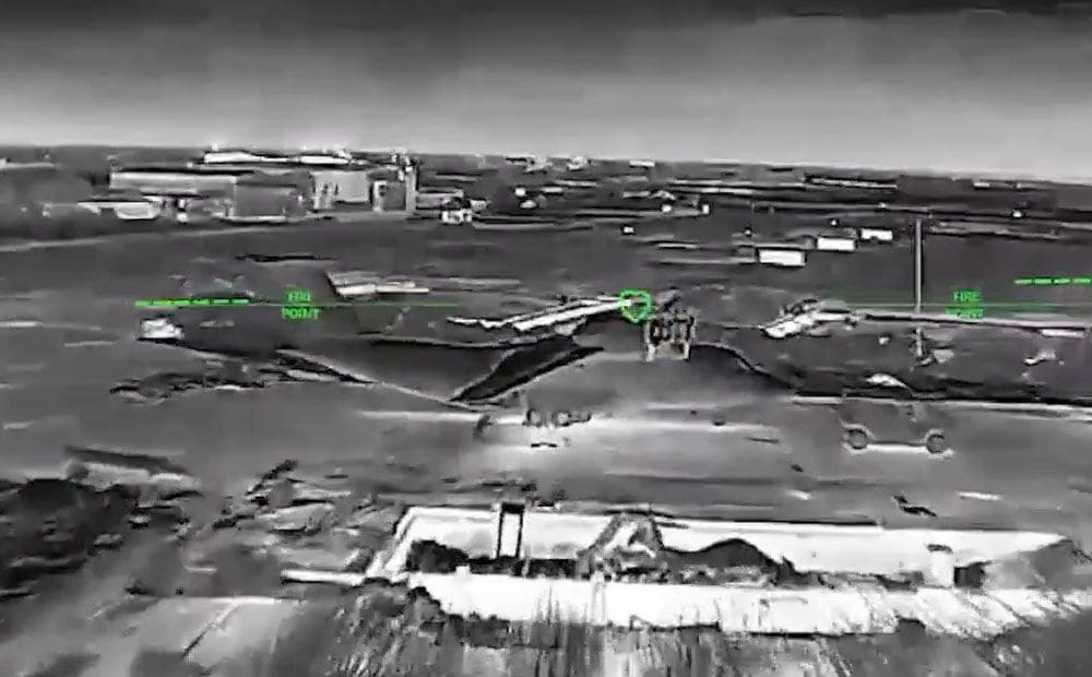 Ukraiņi iznīcinājuši Krievijas gaisa spēku bāzi Krimā, kopā ar An-72P