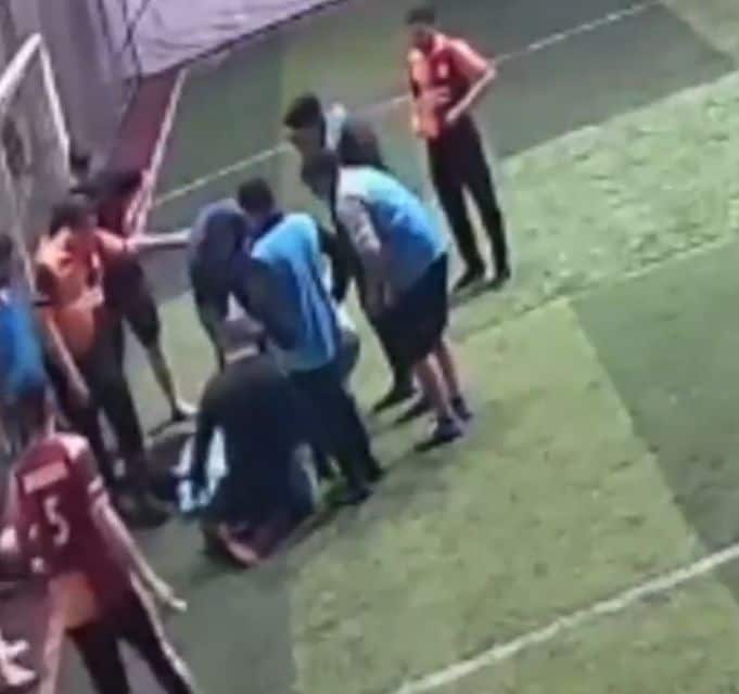 Vārtsargs zaudē dzīvību futbola spēles laikā Turcijā