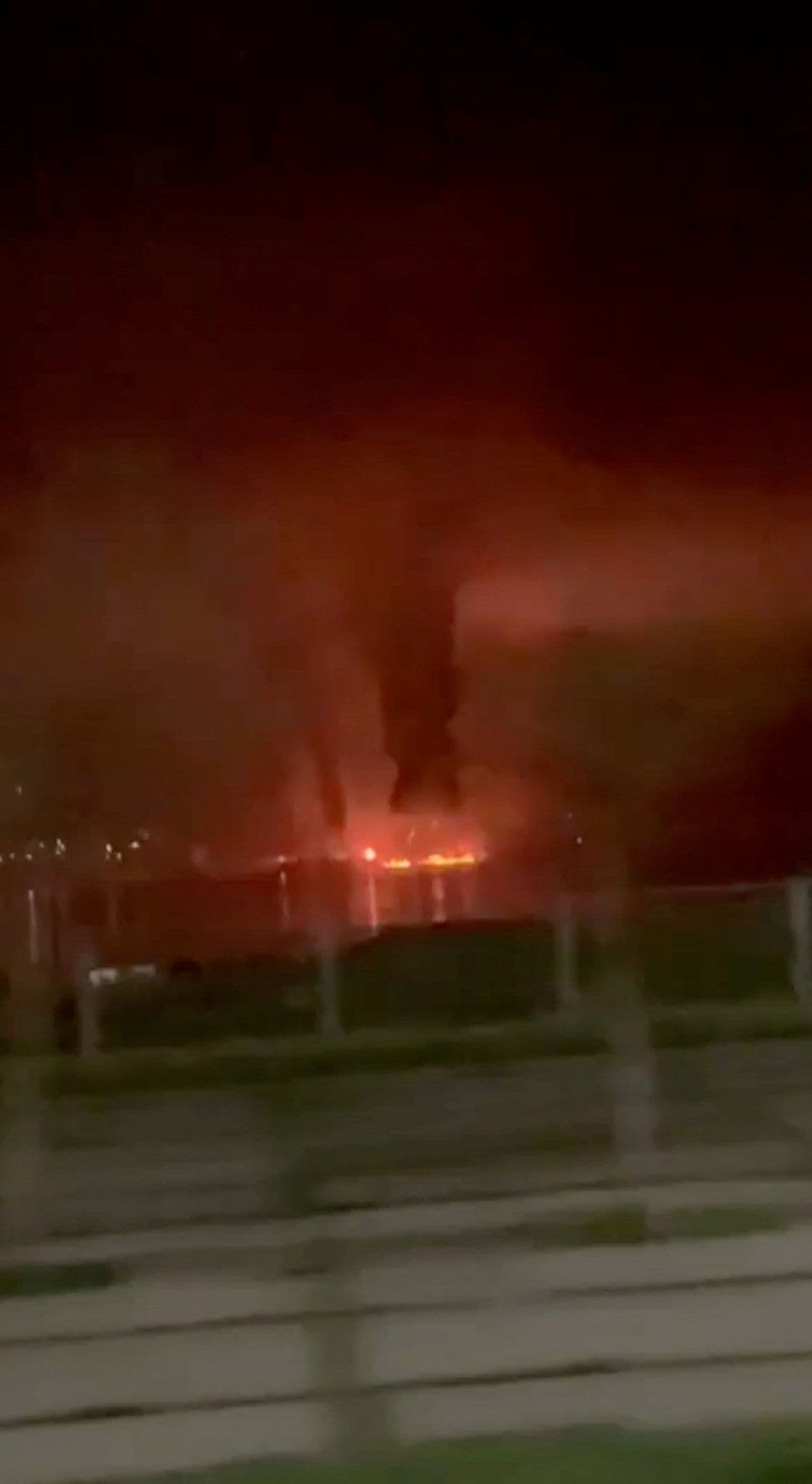 Paralizēta Krievijas Melnās jūras galvenās ostas darbība Novorosijskā