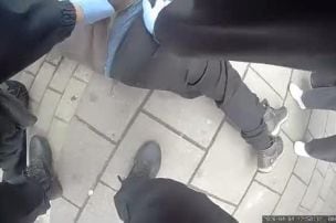 Rīgas pašvaldības policija veiksmīgi sniedz pirmo palīdzību vīrietim, kuru atrada bez dzīvības pazīmēm