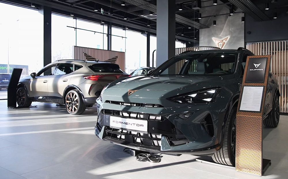 Lētākais Cupra elektroauto Raval un kaislīgs 400 zirgspēku krosovers. Kas jauns Cupra ēdienkartē?