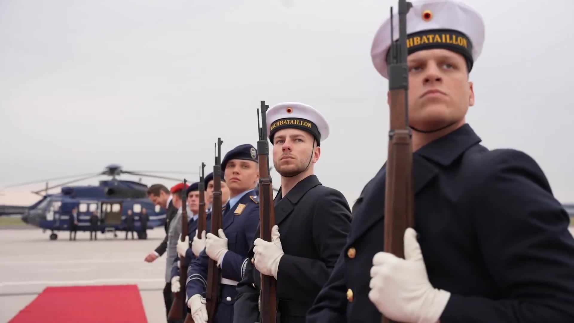 Zelenskis ierodas vizītē Vācijā