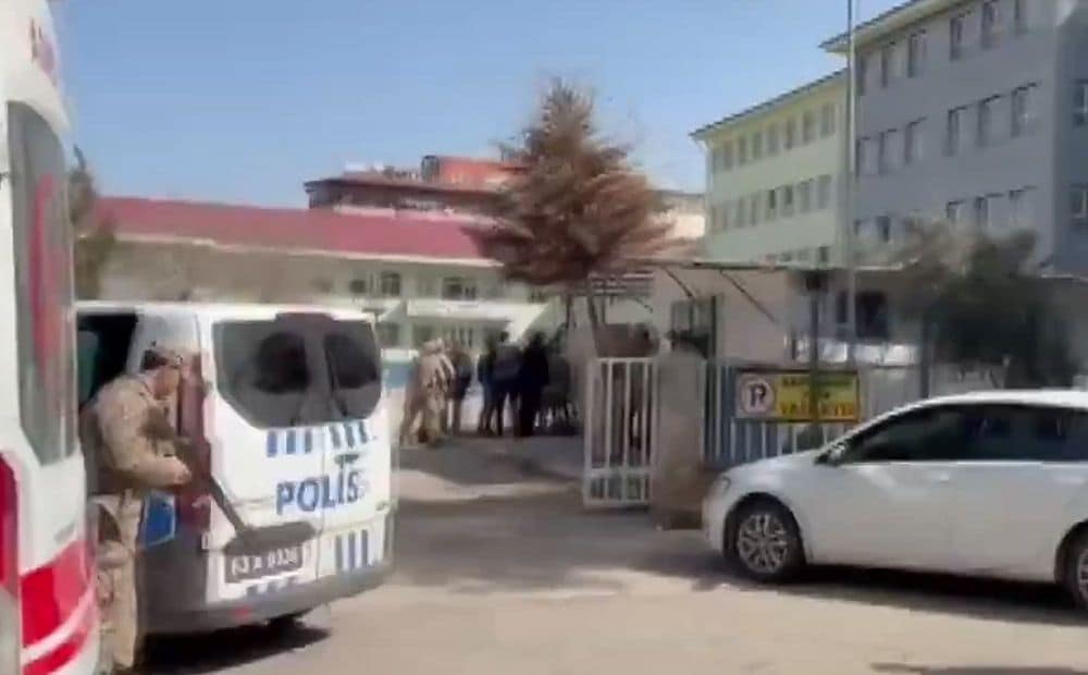 Bijušais skolēns Turcijā sarīko apšaudi skolā