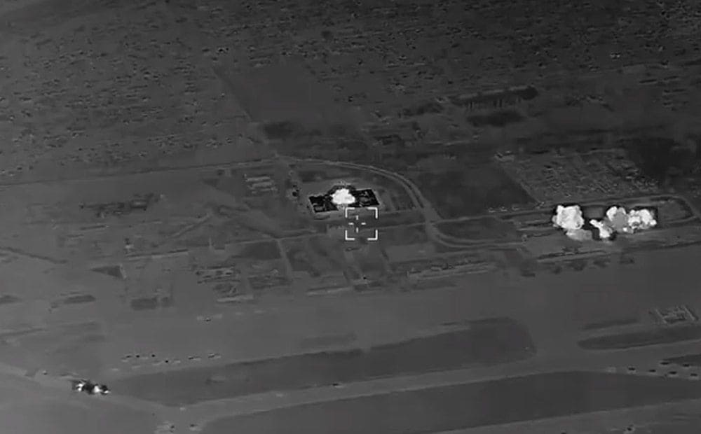 Ukrainas aviācija Doneckas lidostas rajonā veic triecienus pa okupantu dronu noliktavām