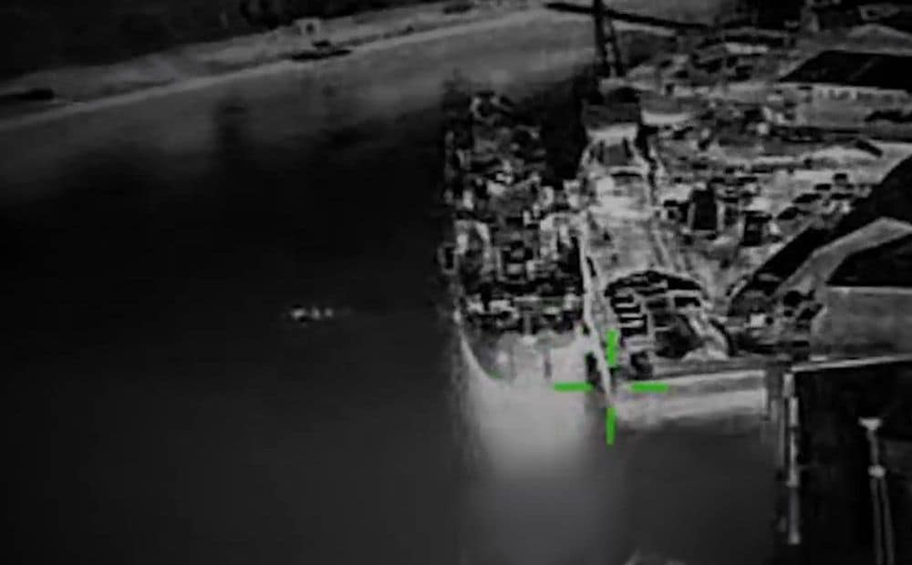 Ukrainas specvienība Sevastopolē uzbrukusi diviem lieliem okupantu desantkuģiem