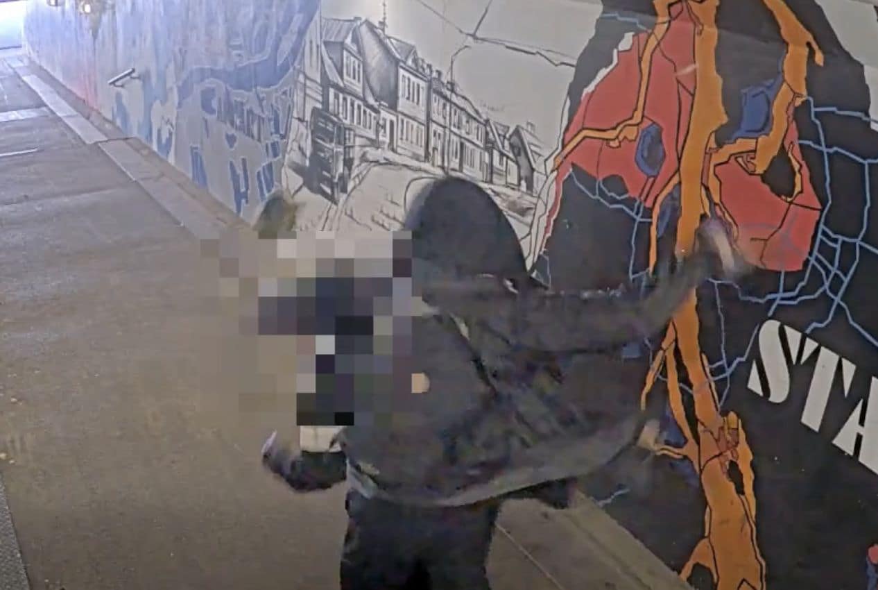 Rīgas tunelī uzbrūk vīrietim