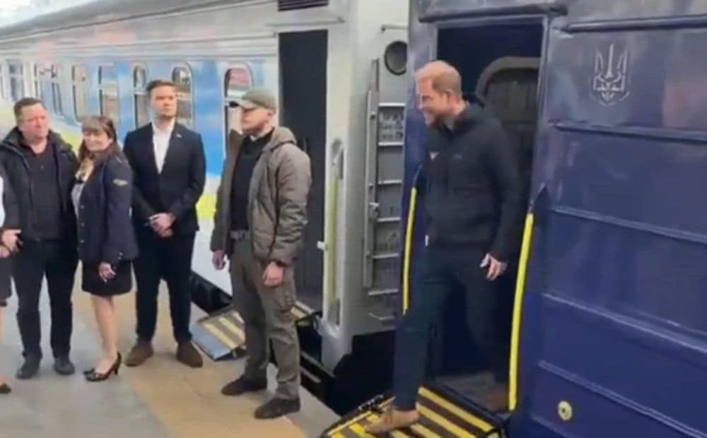 Nepieteiktā vizītē Kijivā ieradies princis Harijs