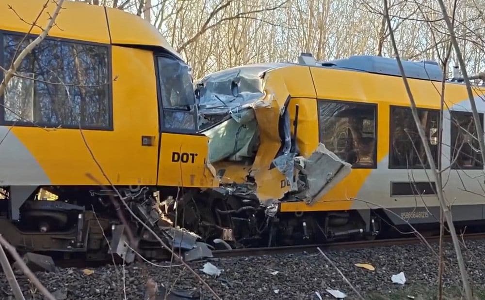 Dānijā frontāli sadūrušies divi vilcieni