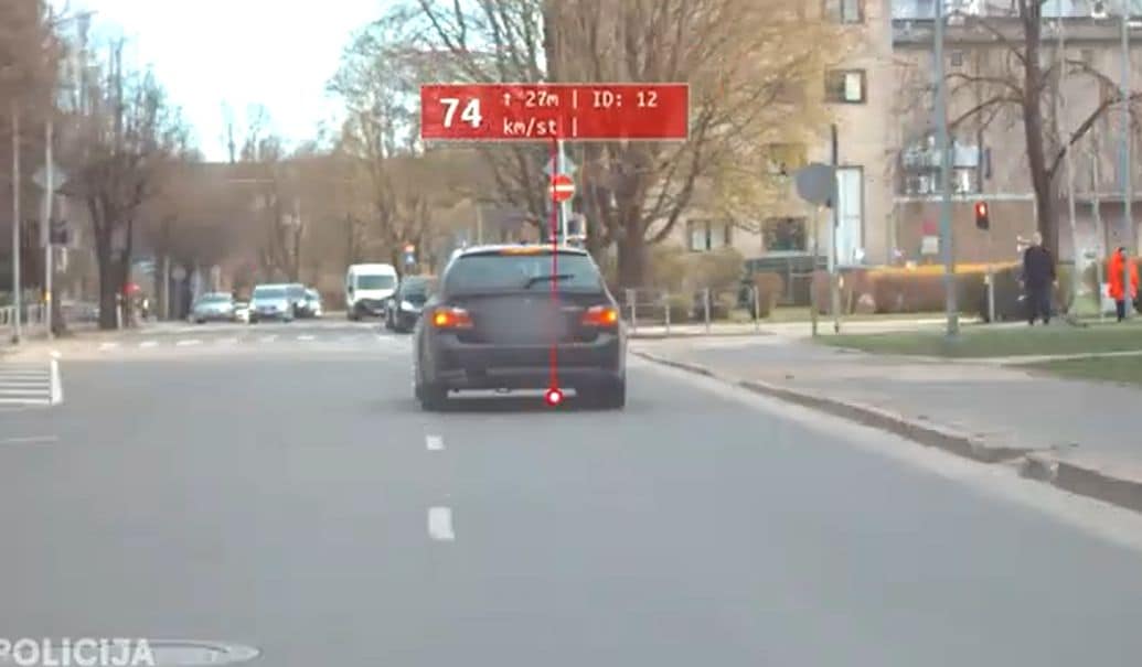 Jelgavā nepilngadīgais ar "BMW" bēg no policijas