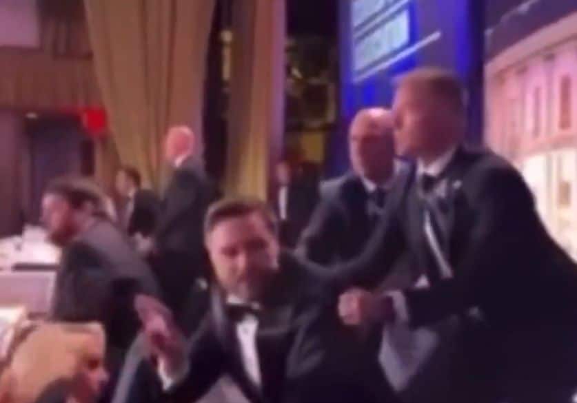 Trampa un Vensa evakuācijā saskata dīvainību