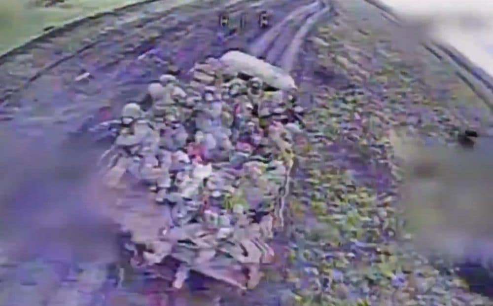 Ukrainas aizstāvis ar vienu FPV drona triecienu likvidē 11 Krievijas karavīrus