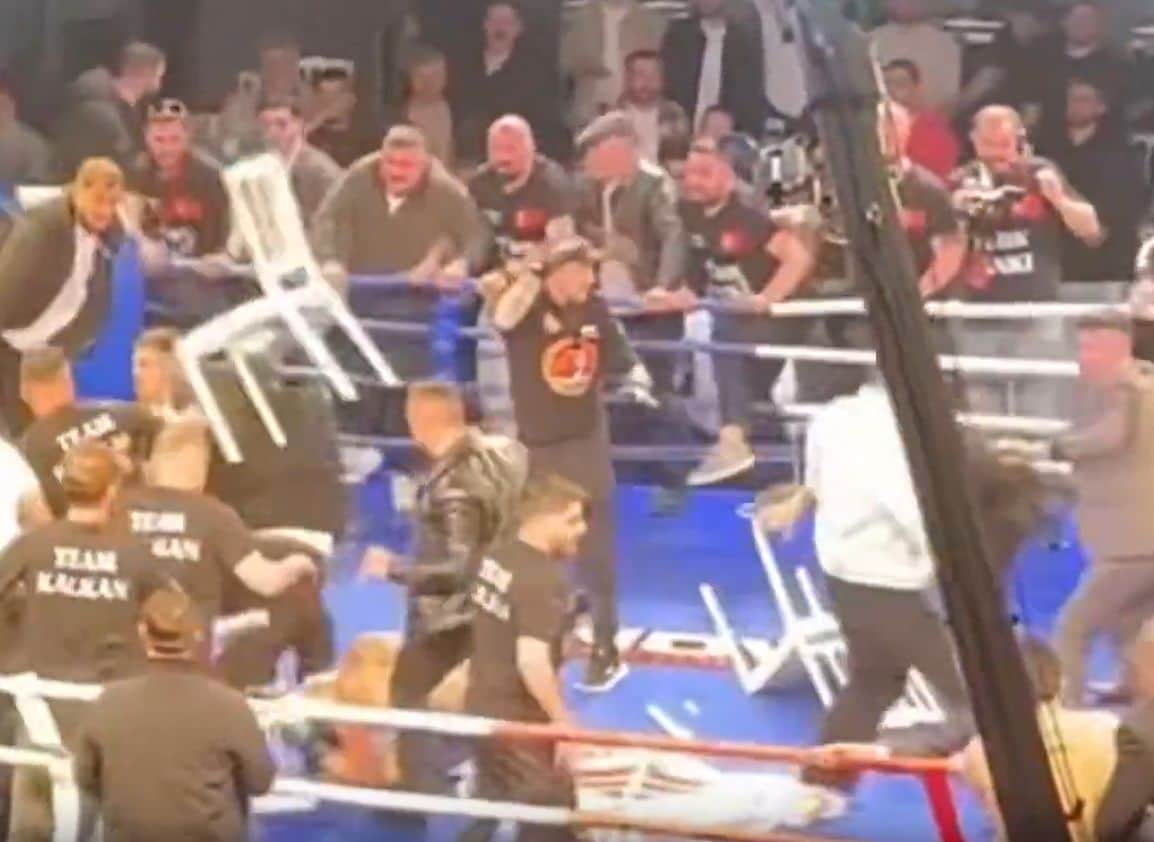 Boksa cīņa par pasaules čempiona titulu pārvēršas masu kautiņā