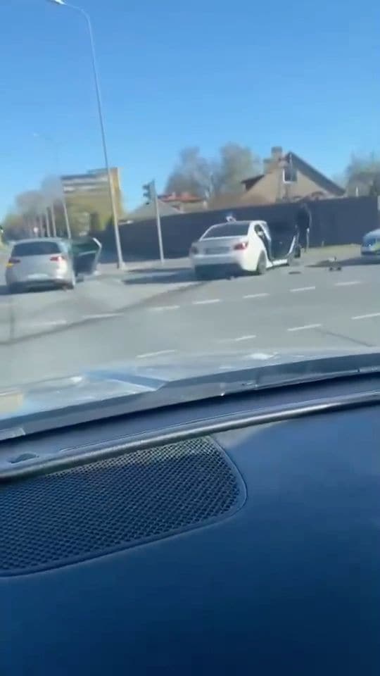 Avārija Piedrujas-Pildas ielas krustojumā: divas mašīnas saskrējušās