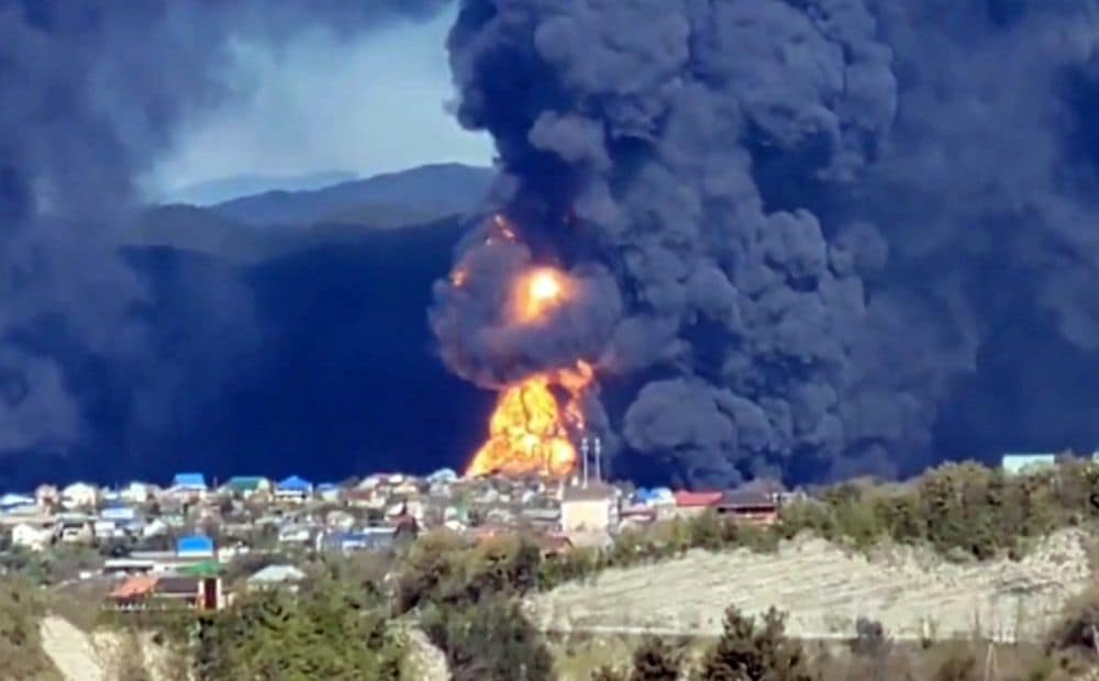 Ukrainas droni atkal uzbrukuši Tuapsei, uzliesmo vēl viens naftas rezervuārs