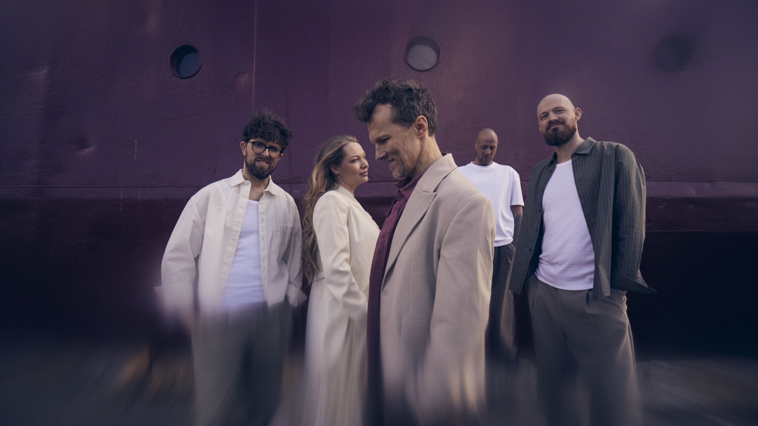 Grupa "The Sound Poets" atgriežas ar enerģiski vasarīgu dziesmu "Bāka"