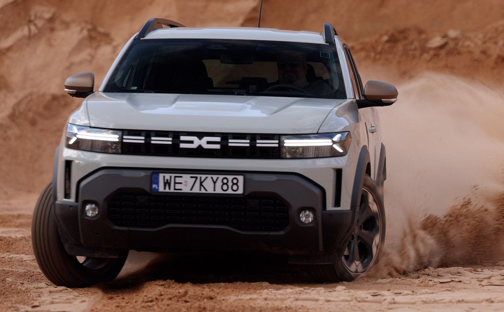 Dokumentālists Ivars Zviedris izmēģina auto, kas darbojas ar gāzi, benzīnu un elektrību