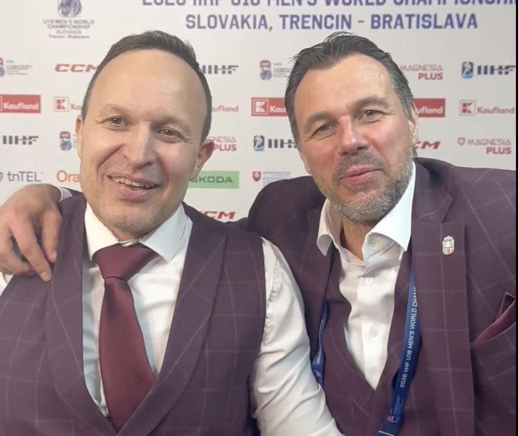 Latvijas U-18 hokeja izlases galvenais treneris Oļegs Sorokins izplūst emocijās pēc mača ar ASV