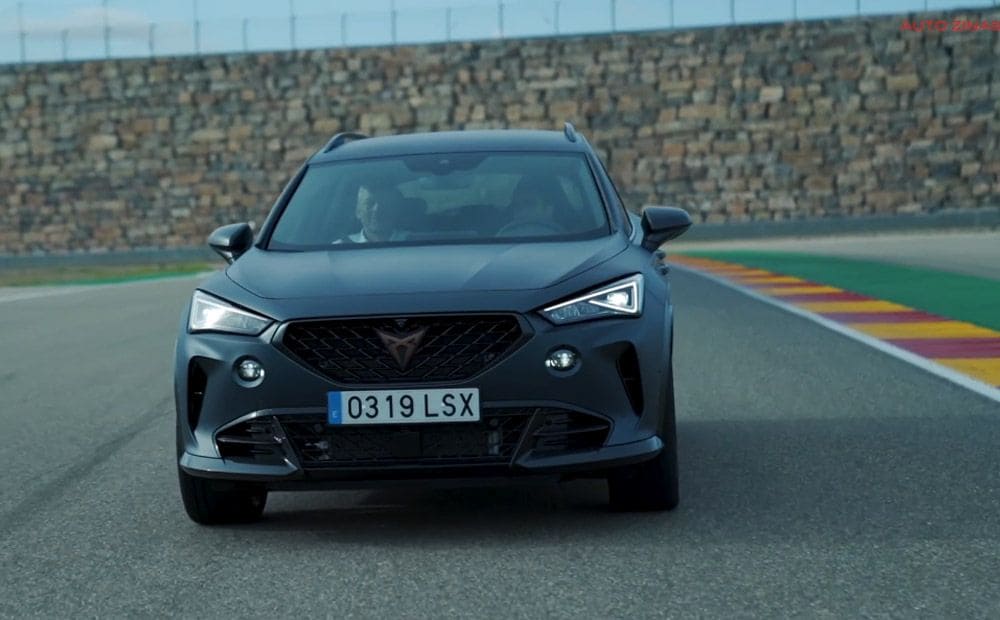 Rīgā piezemējies modernizētais "Cupra Formentor VZ5"