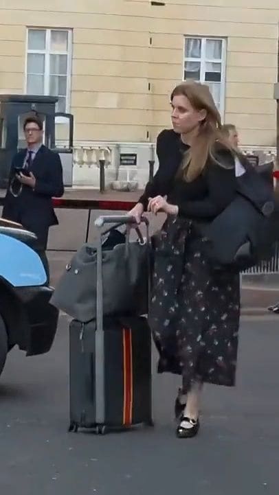 Par interneta sensāciju kļuvusi princeses Beatrises ikdienišķā rīcība