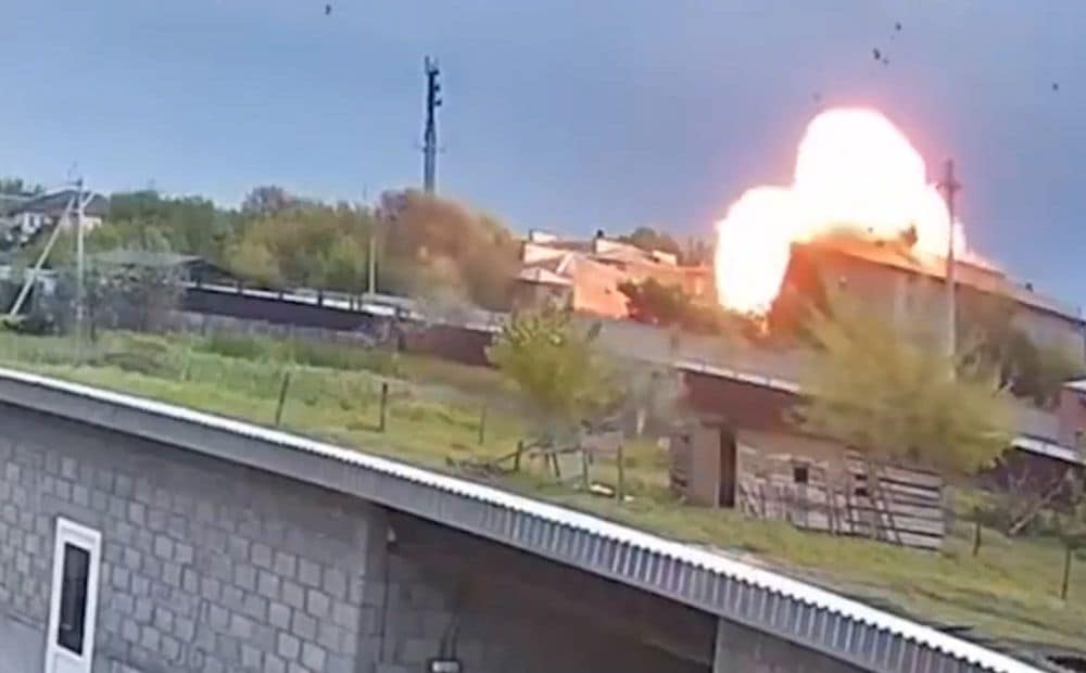 Ukrainas tālas darbības rādiusa drons ietriecas FDD ēkā Čečenijā