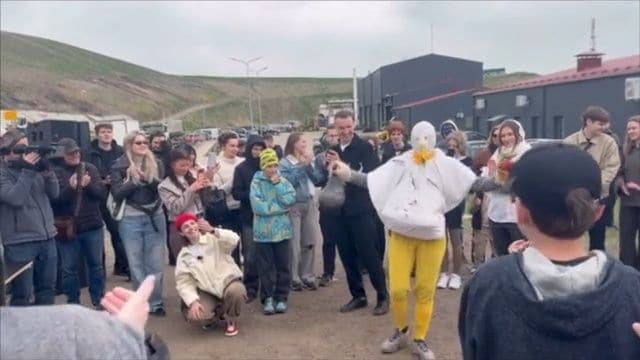 Kronēta kaiju saucienu atdarināšanas čempione