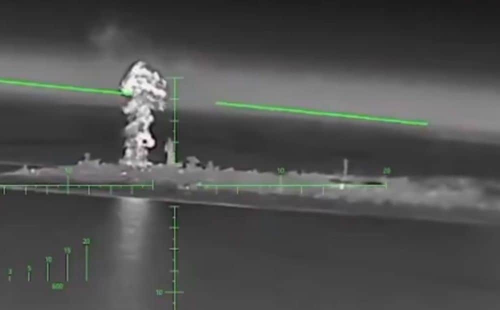 Ukrainas kamikadzes drons FP-2 ar nevadāmām raķetēm uzbrūk Krievijas Melnās jūras flotes kuģa sakaru mezglam