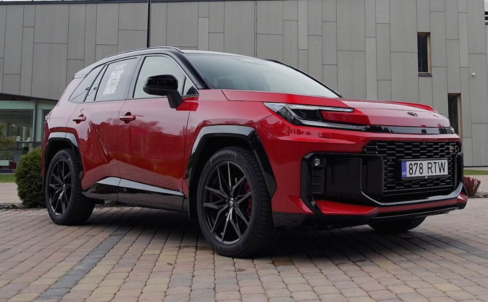 Cik maksā un kā brauc jaunā Toyota RAV4 GR Sport?
