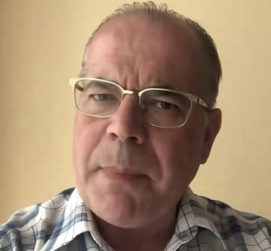 Andrejs Mamikins nolamā Aināru Šleseru