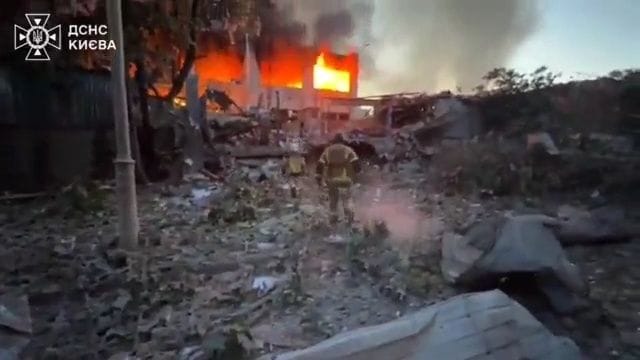 Krievijas nakts uzbrukumā smagi cietusi Kijiva
