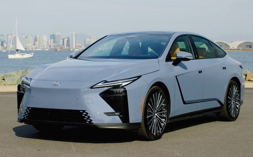 Elektrisku vai pa pusei? Pirmais brauciens ar jauno Lexus ES